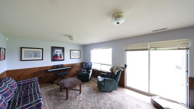 Building Photo - 3 Bed 2.5 Bath - View Home - Private Large Lot - Pet Friendly - NAS Whidbey