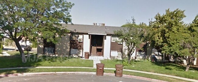 Primary Photo - 2523 S Lakecrest Dr