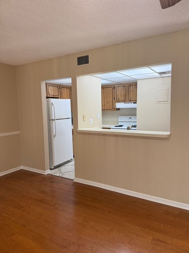Building Photo - 130 Jasmine Woods Ct