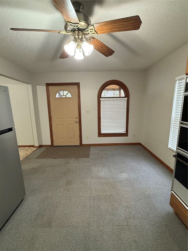 Building Photo - 8653 Reichl Dr