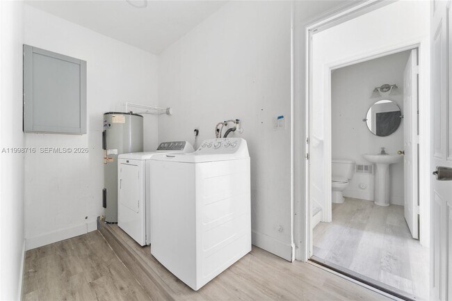 Building Photo - 379 NE 31st Ave