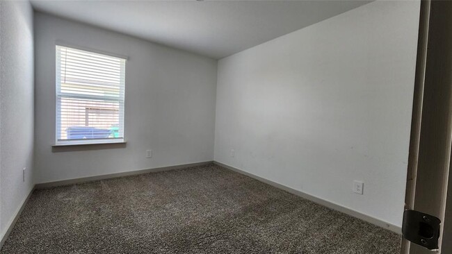 Building Photo - 61 Spring Ln