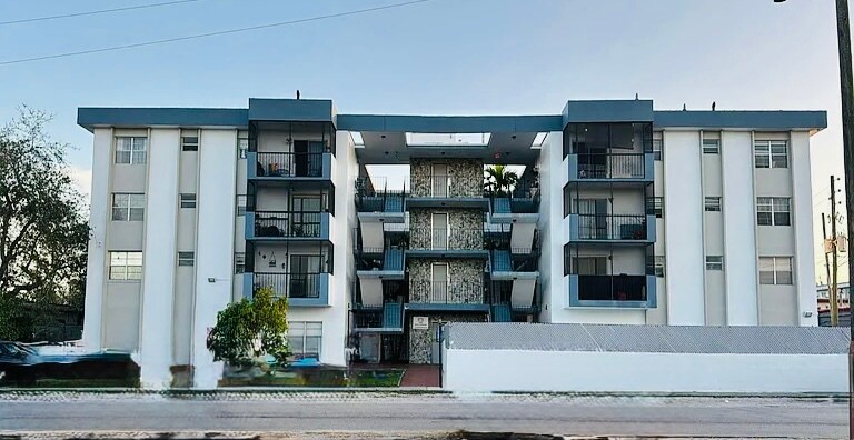 Building Photo - 1230 NE 139th St