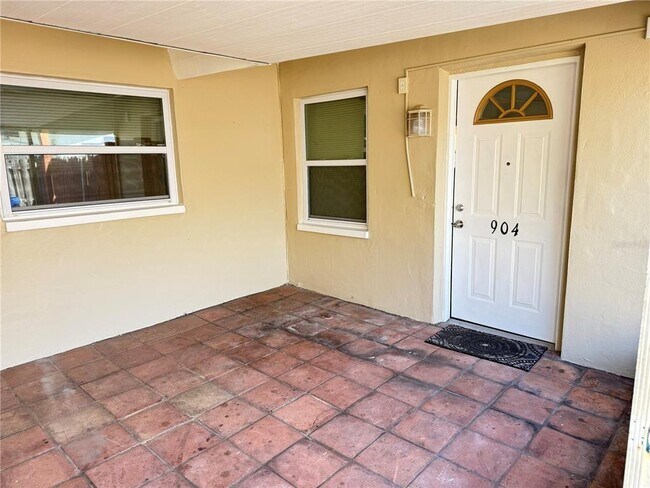 Primary Photo - 904 Lake Palms Dr
