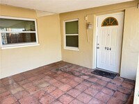 Building Photo - 904 Lake Palms Dr