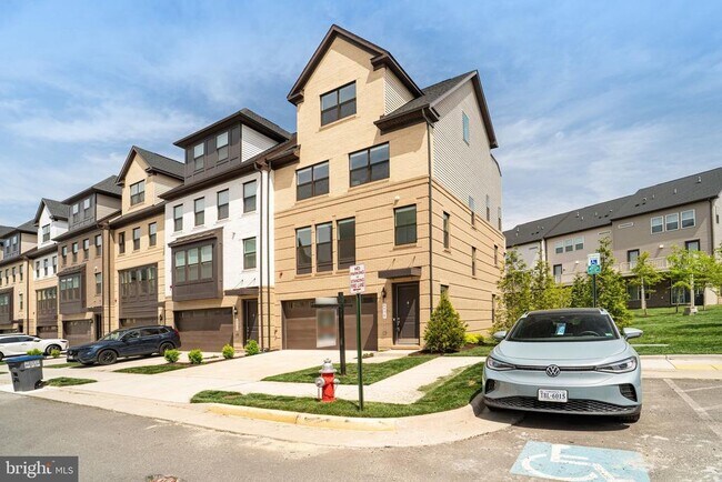 Building Photo - 4975 Longmire Wy