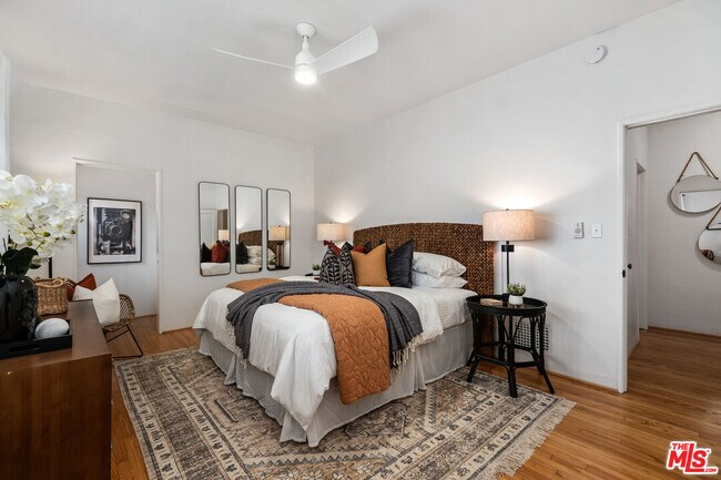 Building Photo - 464 N Harper Ave