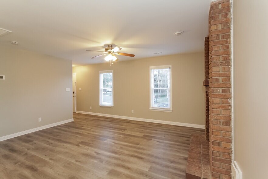 Building Photo - 9605 Manus Ct