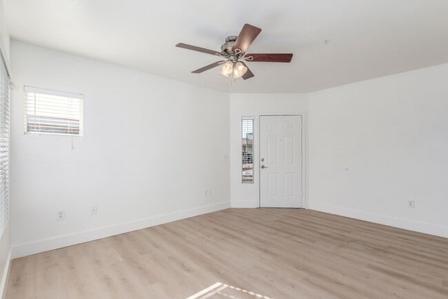Building Photo - 2 Bedroom 2 Bathroom Condo- Downtown Gilbert