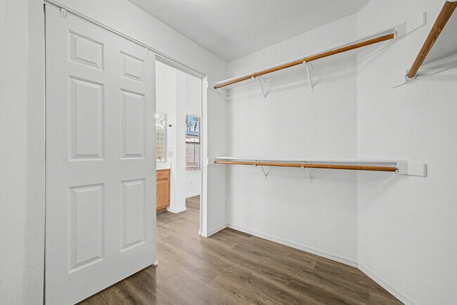 Building Photo - 3103 N Meadow Ln