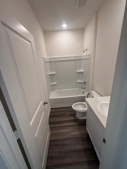Building Photo - 906 Independence Trl