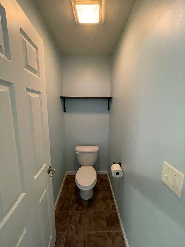 Building Photo - 6170 Ravenhill Rd