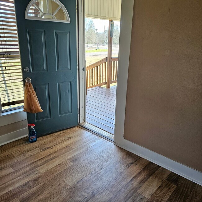 Building Photo - 5051 State Hwy 135 N