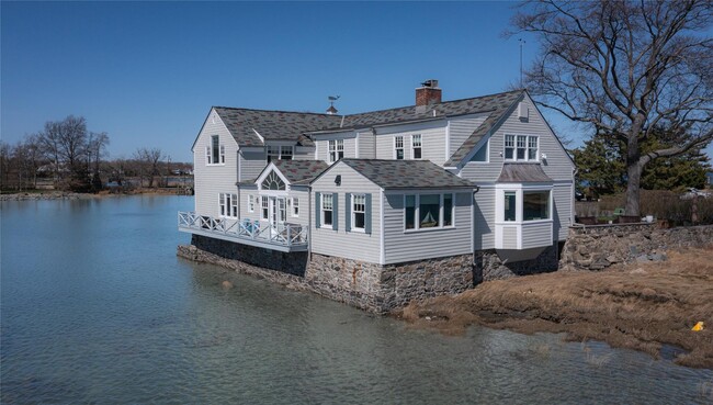 Building Photo - 6 Pine Island Rd