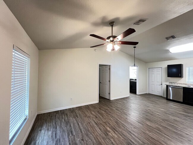 Building Photo - Beautiful 3 BD/2BA Home in Beautiful Ocala!!!