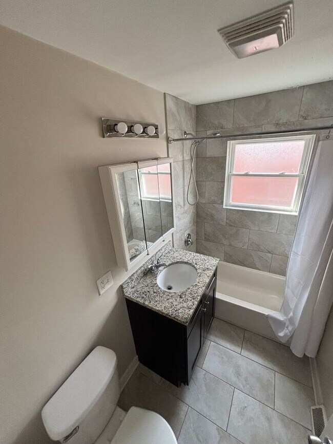 Building Photo - 3025 Lynn Ct