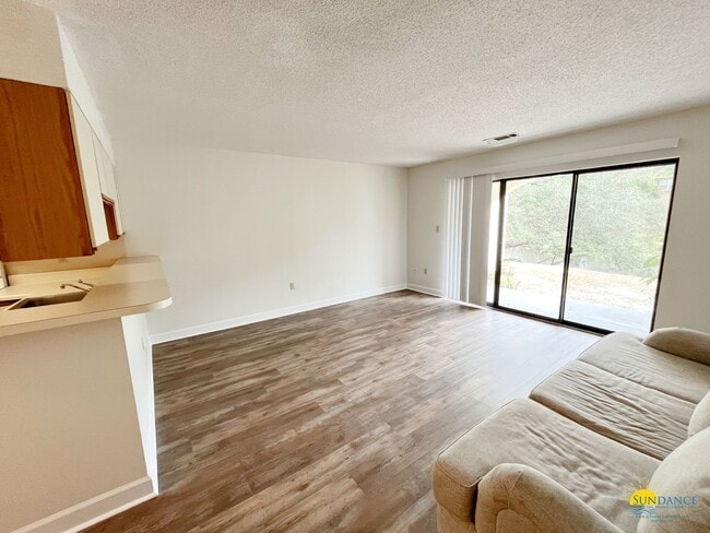Building Photo - Lovely Ground Floor 1 Bedroom 1 Bath Condo in Bluewater Bay