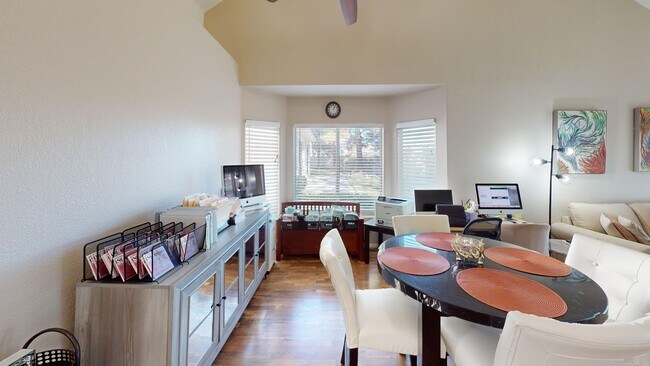 Building Photo - Spanish Trails Guard Gated Townhome!