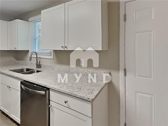 Building Photo - 406 Blair Villa Dr SE