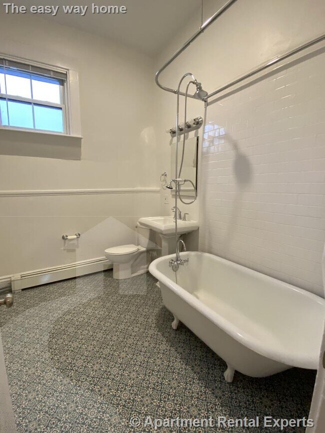 Building Photo - 194 Central St