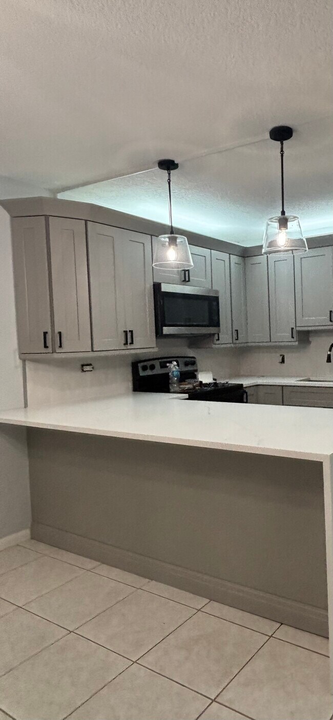 Building Photo - 1116 11th Ln