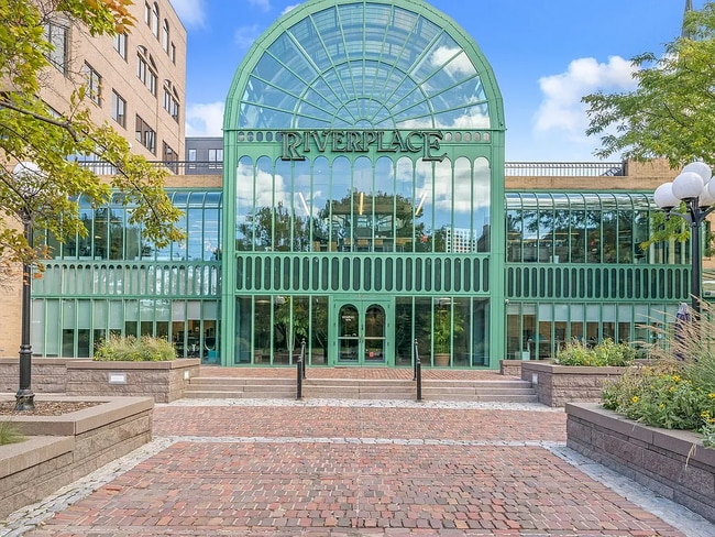 Building Photo - 20 NE 2nd St