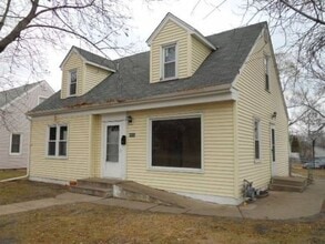 Building Photo - 4904 Xerxes Ave N