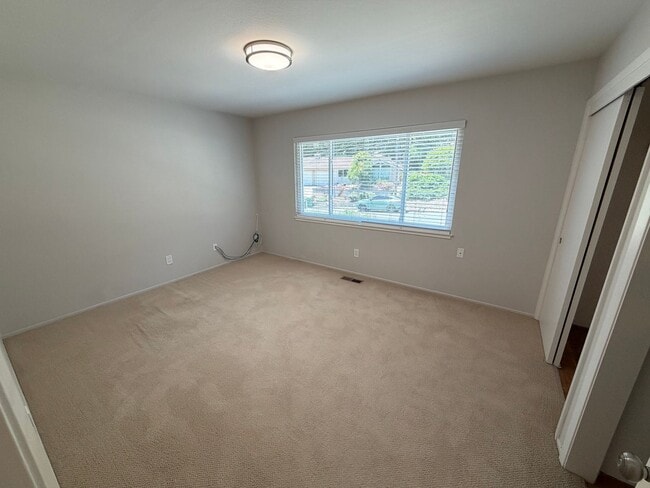 Building Photo - 3 Bed 2 Bath Duplex W/ Garage In Moraga
