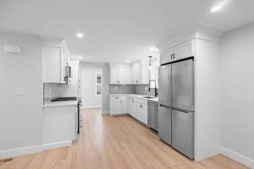 Building Photo - 22 James St