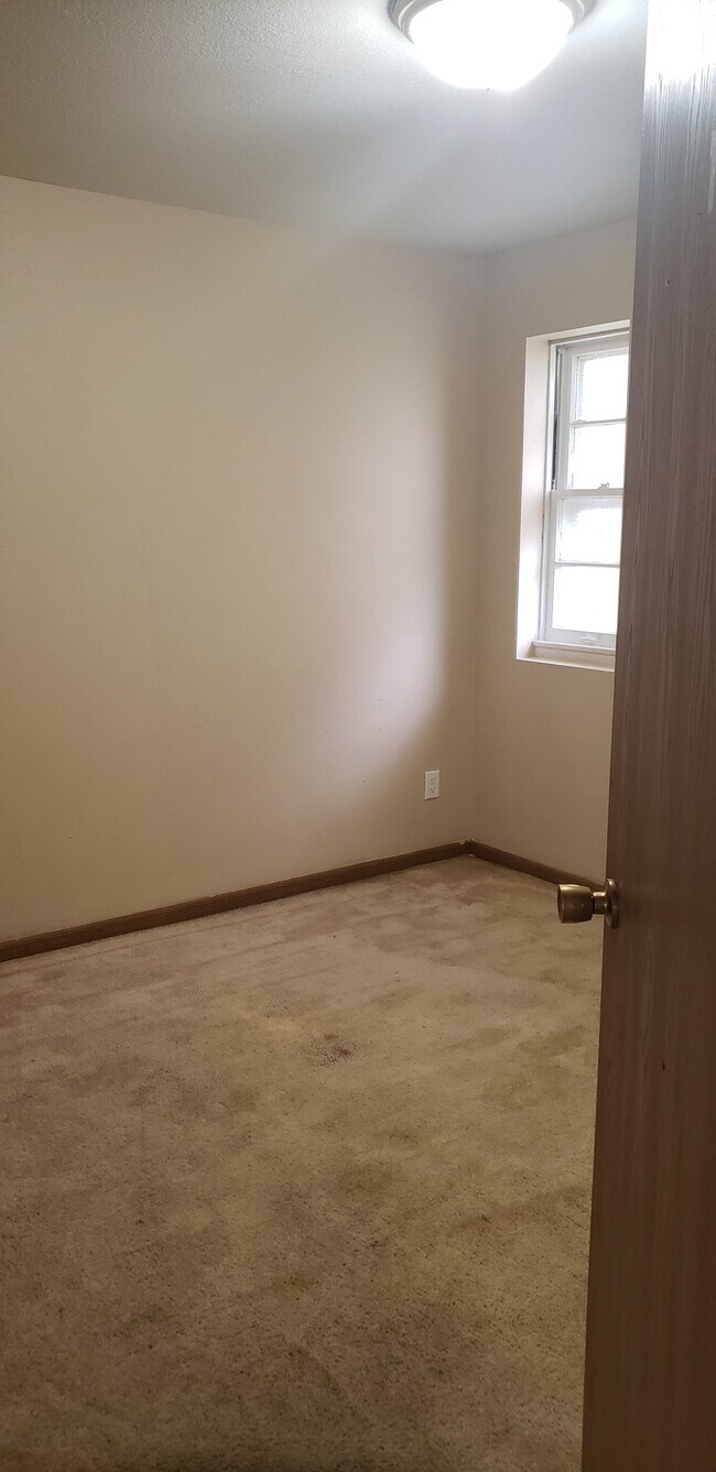 Building Photo - 103 N 6th St