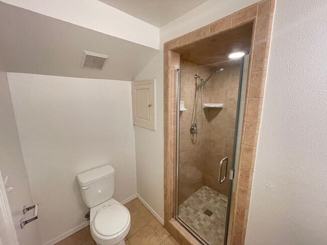 Building Photo - 1095 Robin Cir