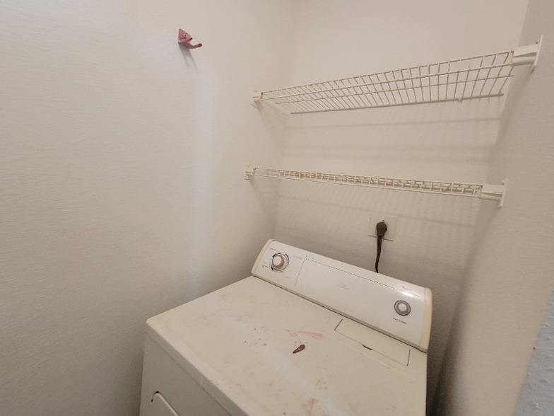 Building Photo - 2937 Winkler Ave