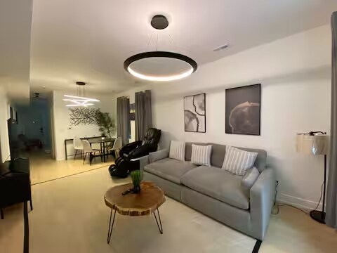 Building Photo - 2943 N Gresham Ave