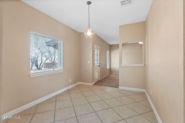 Building Photo - 2120 Shreya St