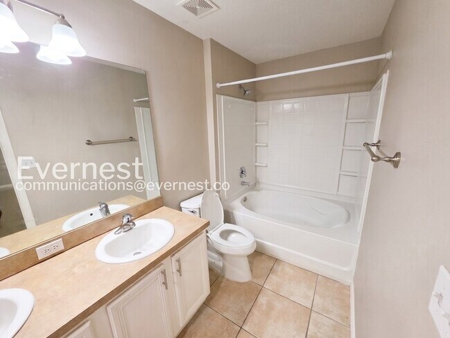 Building Photo - Limited Time Special Offer / 4 Bed/2 Bath Home with Garage / Pet-Friendly / Vouchers Accepted / A...
