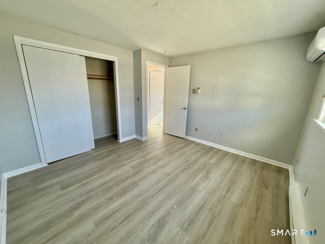 Building Photo - 3 Bayview Pl