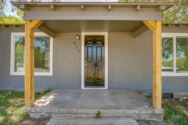 Building Photo - Amazing Remodeled 2 Bed, 1 Bath Ready tor ...