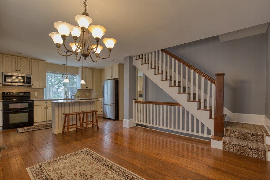 Building Photo - 8 Glenwood Ave