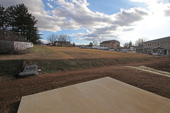 Building Photo - 1317 LUKE Ln