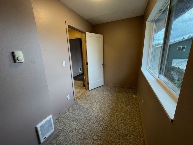 Building Photo - 28305 99th Ave SW