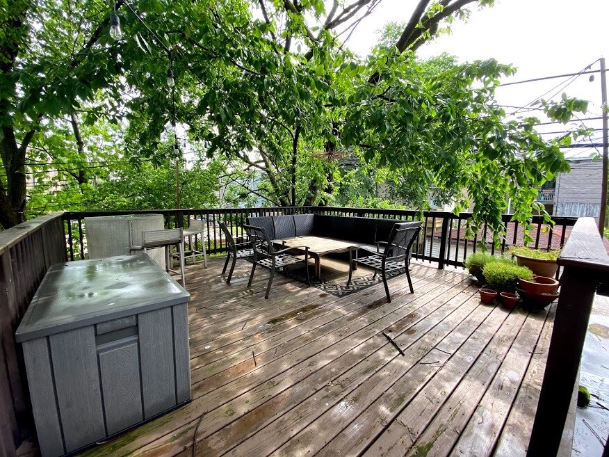 Shared Back Deck - 1402 N Bell Ave