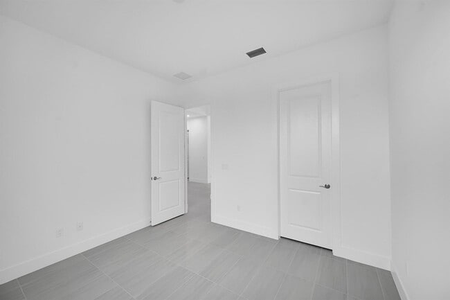 Building Photo - 13917 Vivant Dr