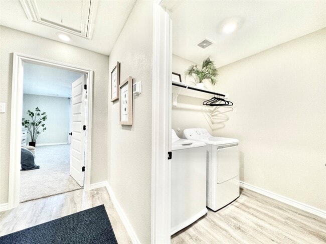 Building Photo - 8725 Scotty's Lk Ln