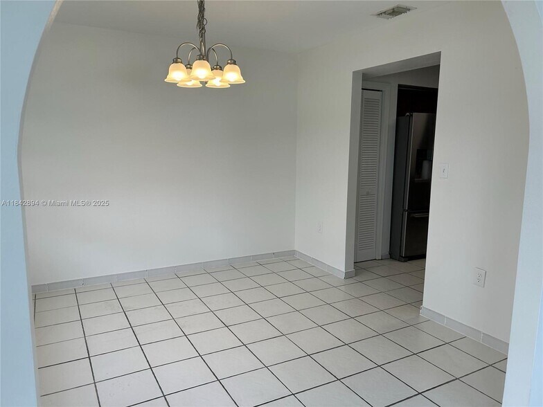 Building Photo - 955 SW 87th Ct