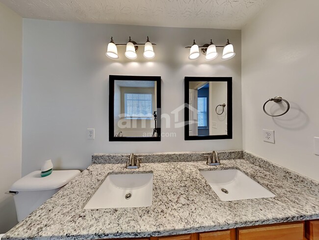 Building Photo - 328 Meadows Ln