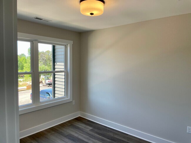 Building Photo - End Unit Luxury Townhouse in Campbell County