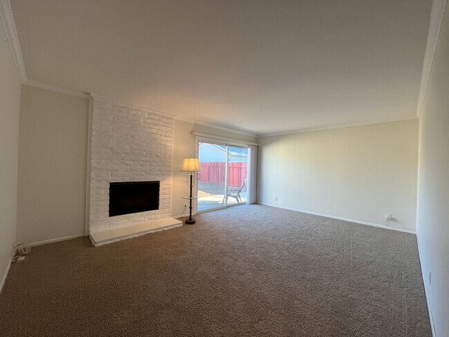 Building Photo - MOVE IN READY 3+2 home in Northridge w/RV access, appliances included + central HVAC!