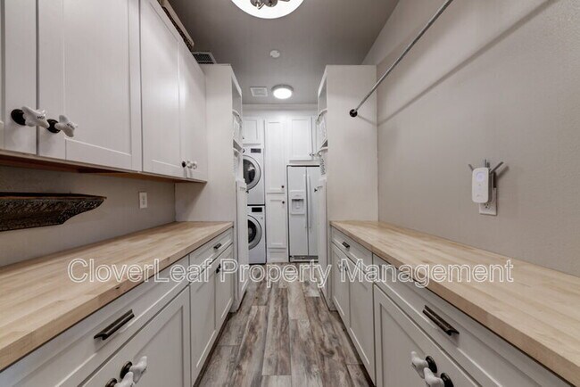 Building Photo - 28035 Delafield Dr