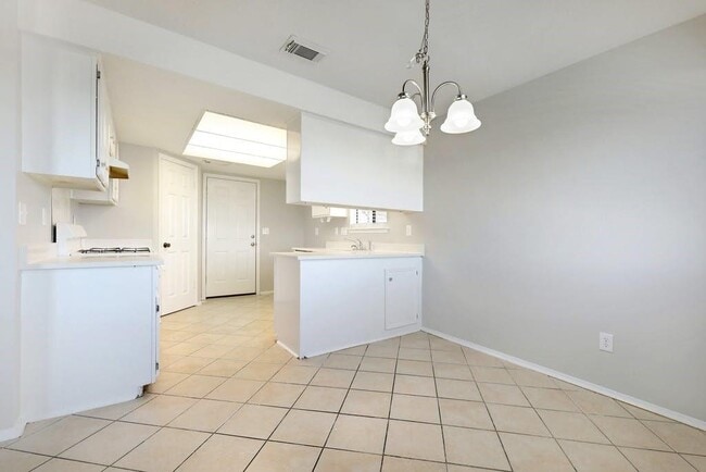 Building Photo - 1214 Doonesbury Dr