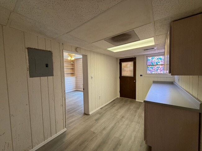 Building Photo - 2,800Sq Foot, 5 Bedroom Single Story Home Available Near Eubank Blvd NE & Copper Ave NE!